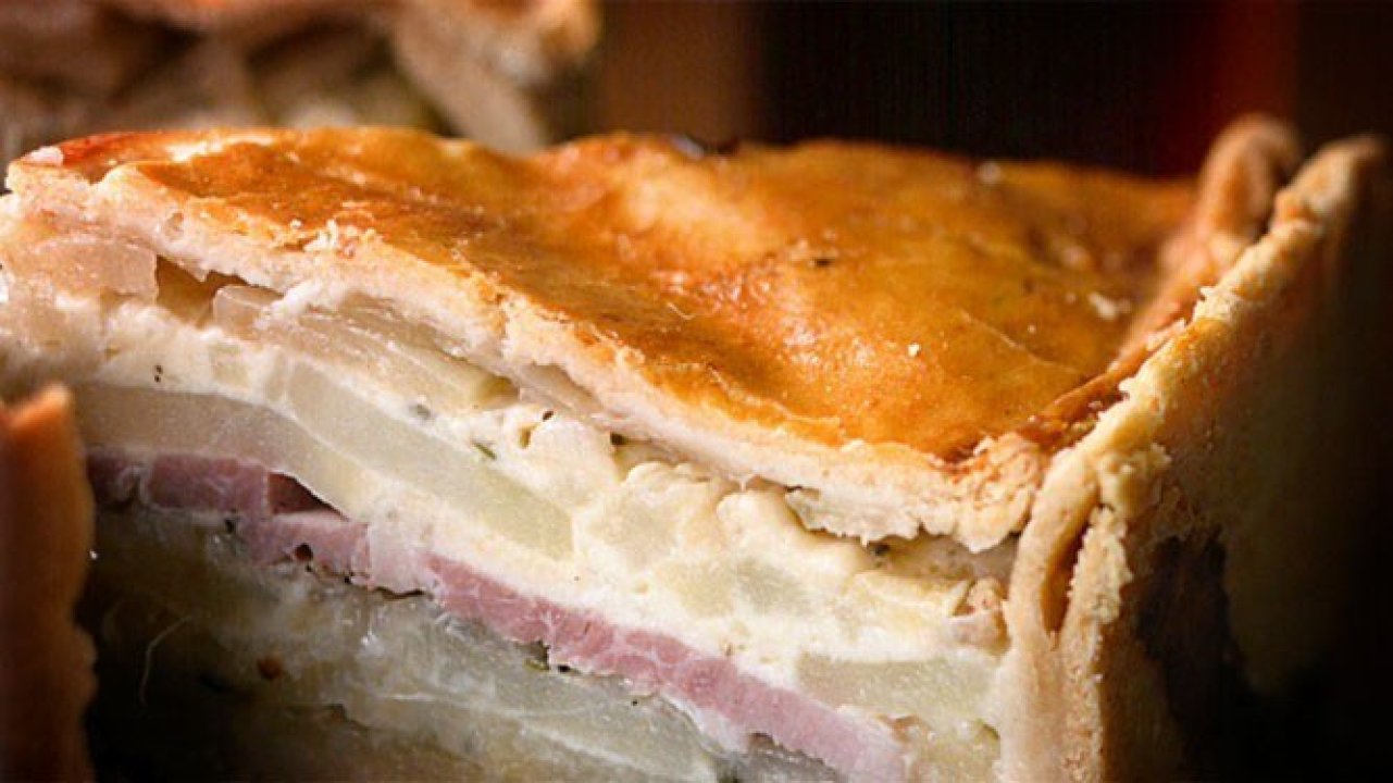 Ep 66: Age Gaps, Sexist Men & PIES!