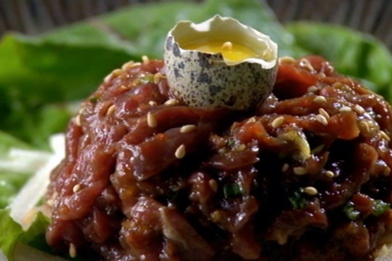 Ribbon beef tartare (Yukhoe)