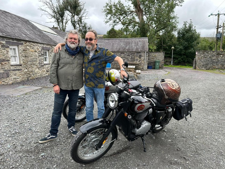 Uncles Si & Dave, are busy filming their new TV series this week