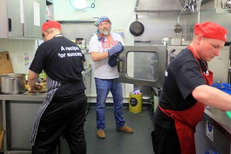 Si launches Crisis Christmas Party