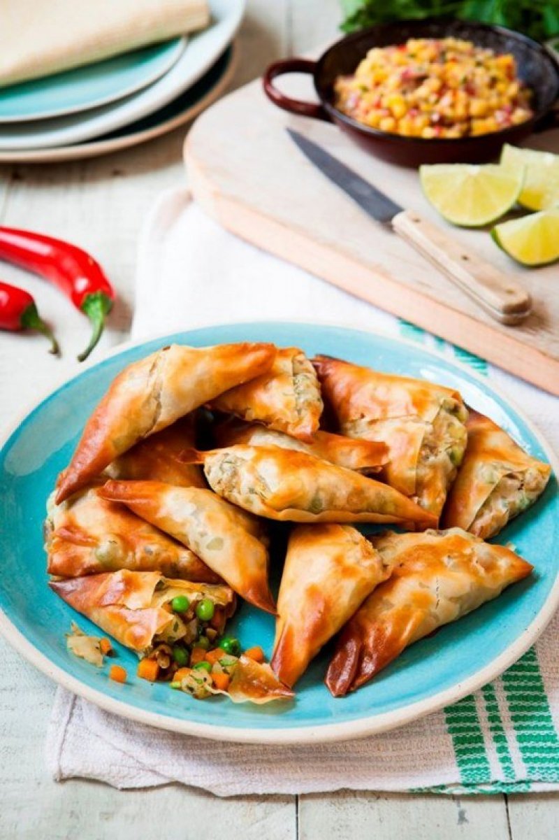 Skinny samosas with mango salsa