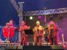 Colour photograph of Si King and his female vocalists from The King Cush Band